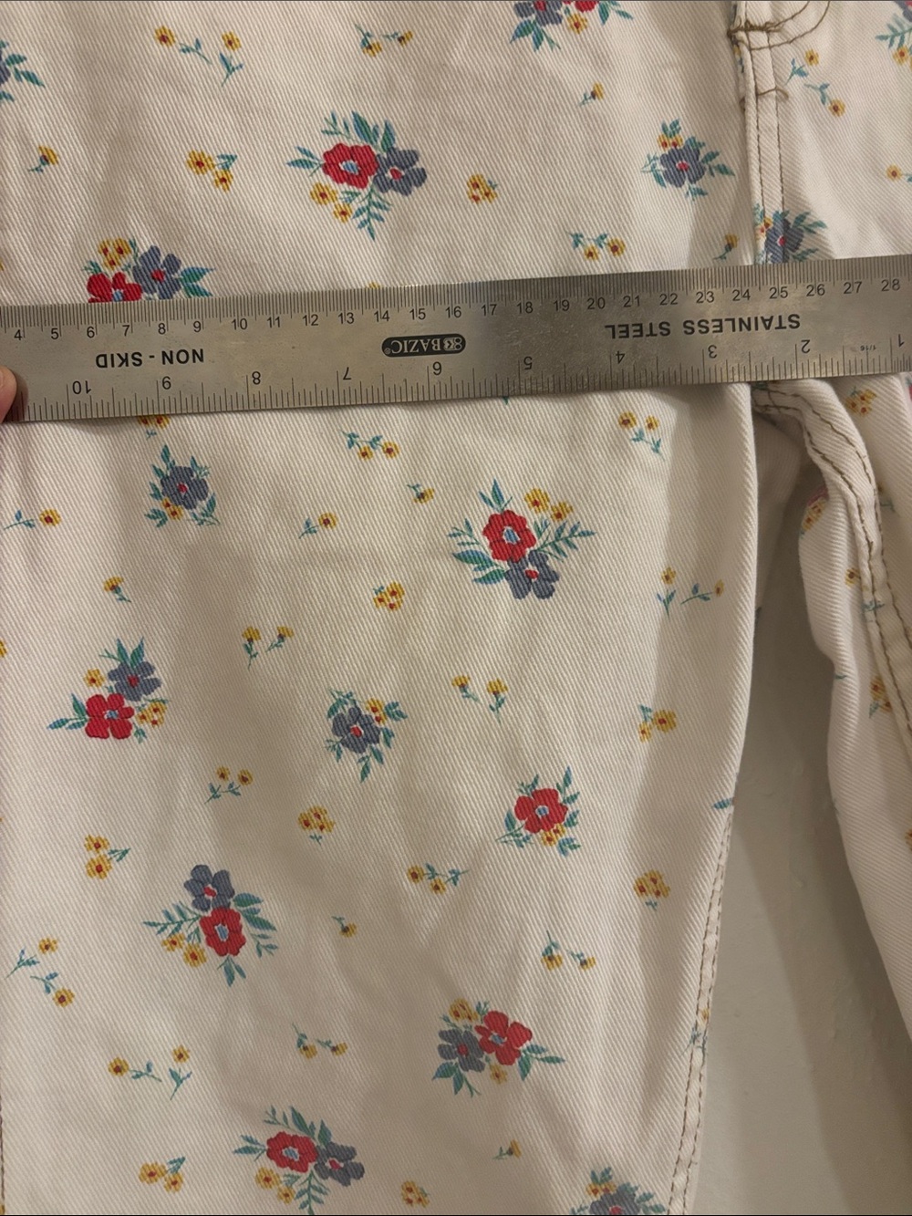 RARE Wrangler White Floral Straight Leg Jeans - Picture 8 of 15